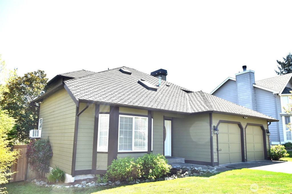Photo of 37434 18th Ave Ave S, Federal Way, WA 98003 (MLS # 2523861)