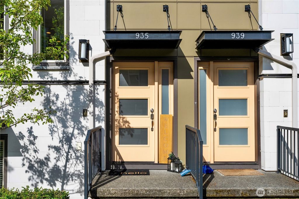 Photo of 935 7th Avenue NE #17.3, Issaquah, WA 98029 (MLS # 2521826)