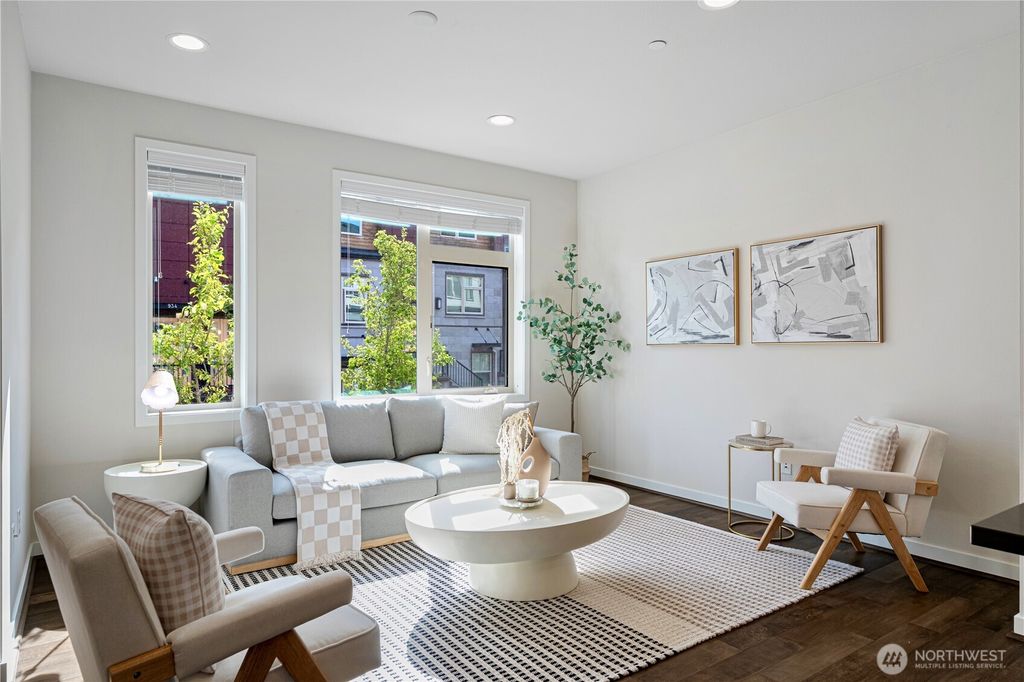 Photo of 935 7th Avenue NE #17.3, Issaquah, WA 98029 (MLS # 2521826)