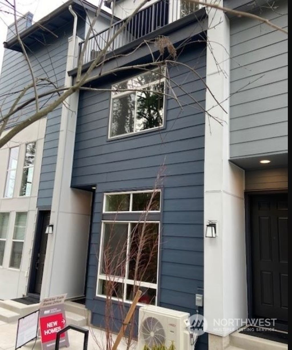 Photo of 8321 NE 176th Court #105, Kenmore, WA 98028 (MLS # 2031198)