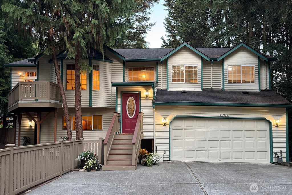 Photo of 11714 36th Avenue NE, Seattle, WA 98125 (MLS # 2425737)