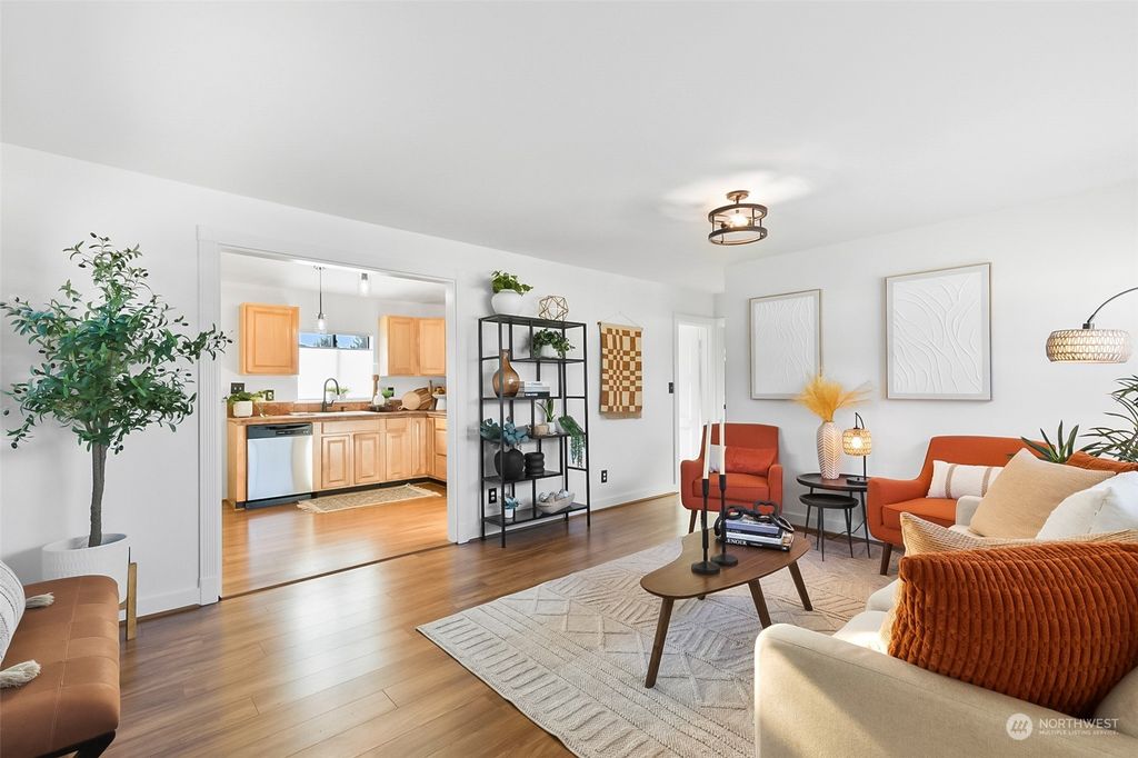 Photo of 2321 NE 9th Place, Renton, WA 98056 (MLS # 2328079)