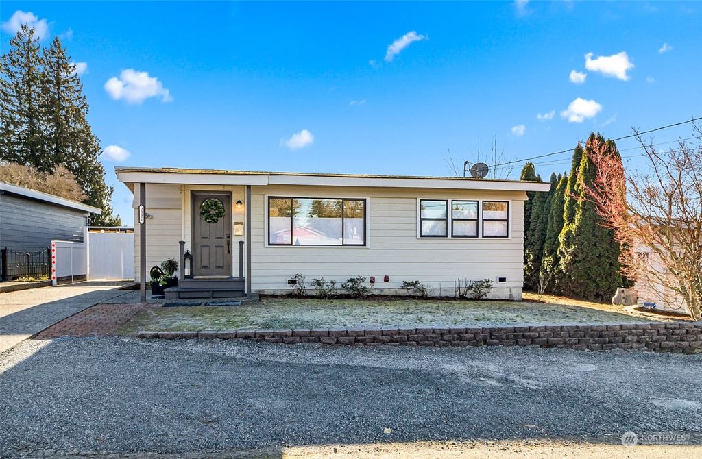 Photo of 2321 NE 9th Place, Renton, WA 98056 (MLS # 2328079)