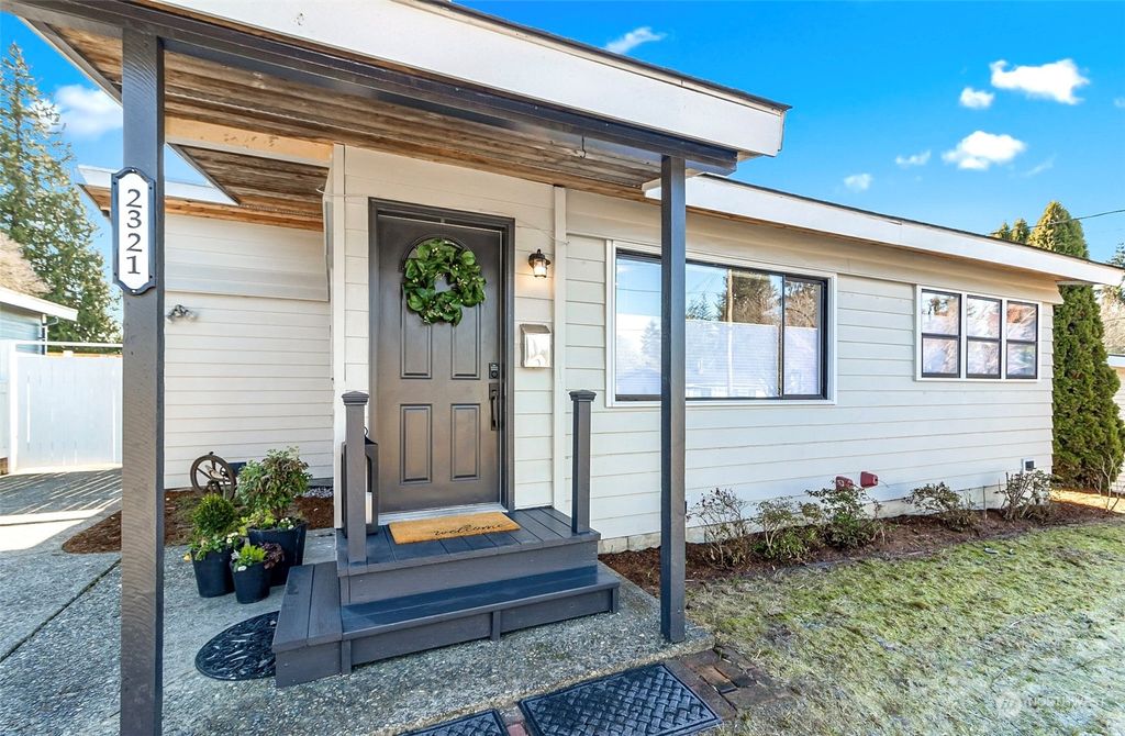 Photo of 2321 NE 9th Place, Renton, WA 98056 (MLS # 2328079)