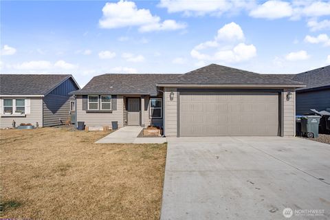 Photo of 1118 W Sequoia Road, Moses Lake, WA 98837 (MLS # 2522840)