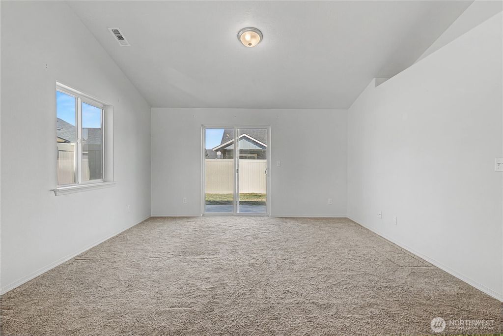 Photo of 1118 W Sequoia Road, Moses Lake, WA 98837 (MLS # 2522840)