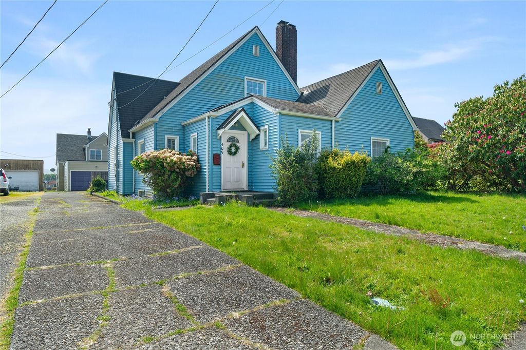 Photo of 409 W 5th ST, Aberdeen, WA 98520 (MLS # 2517611)