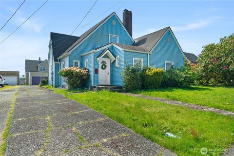 Photo of 409 W 5th ST, Aberdeen, WA 98520 (MLS # 2517611)