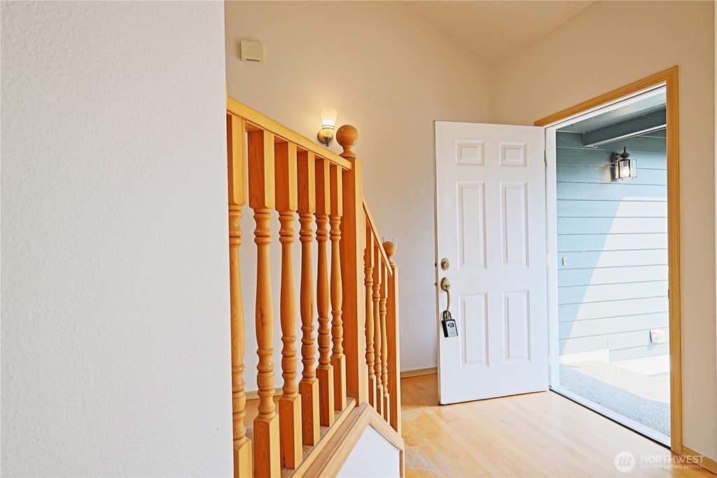 Photo of 4006 NE 18th Street, Renton, WA 98056 (MLS # 2572781)