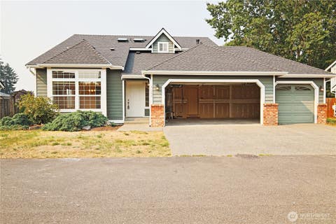 Photo of 4006 NE 18th Street, Renton, WA 98056 (MLS # 2572781)