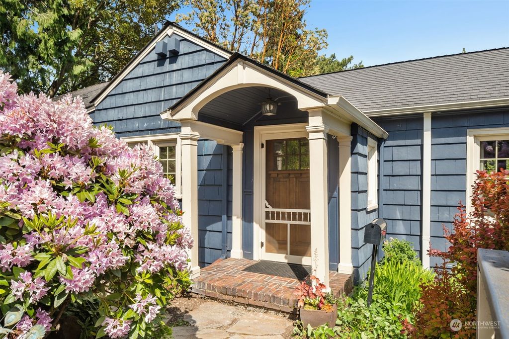 Photo of 502 32nd Avenue S, Seattle, WA 98144 (MLS # 2234209)