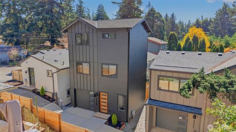 Photo of 14321 Interlake Avenue N #B, Seattle, WA 98133 (MLS # 2504920)