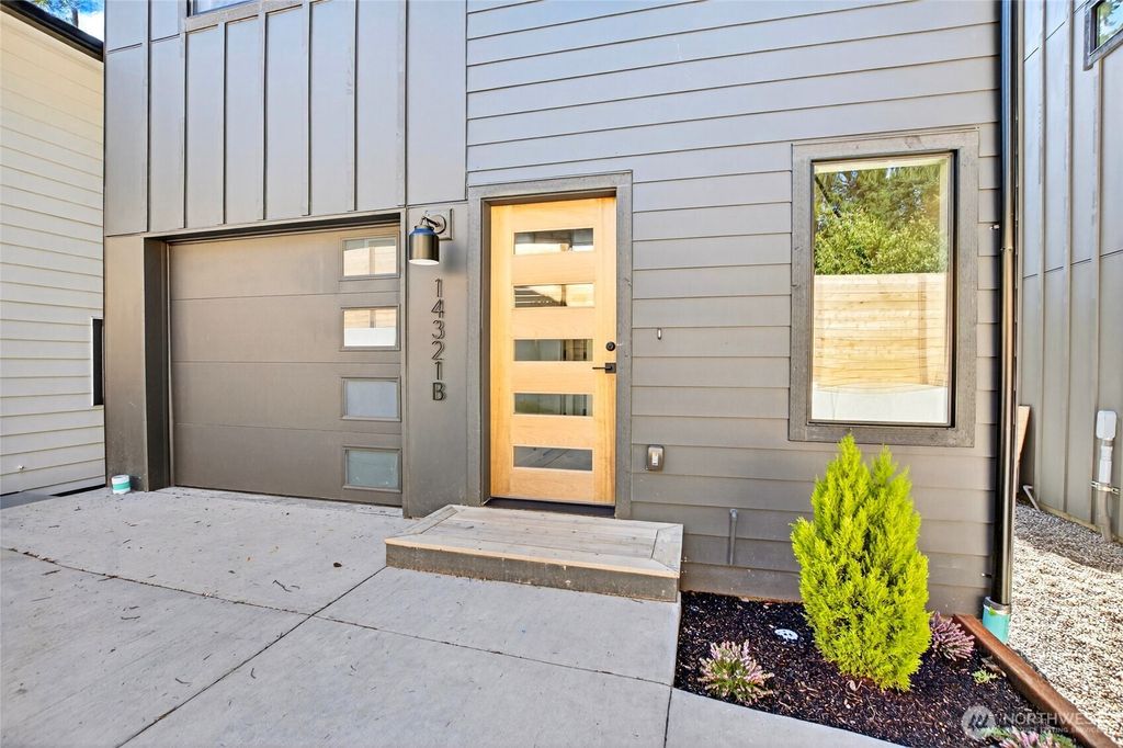 Photo of 14321 Interlake Avenue N #B, Seattle, WA 98133 (MLS # 2504920)