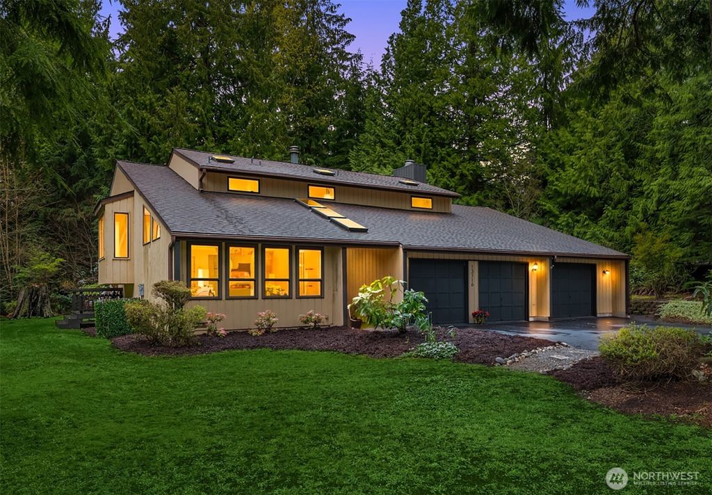 Photo of 13716 50th Avenue W, Edmonds, WA 98026 (MLS # 2508775)