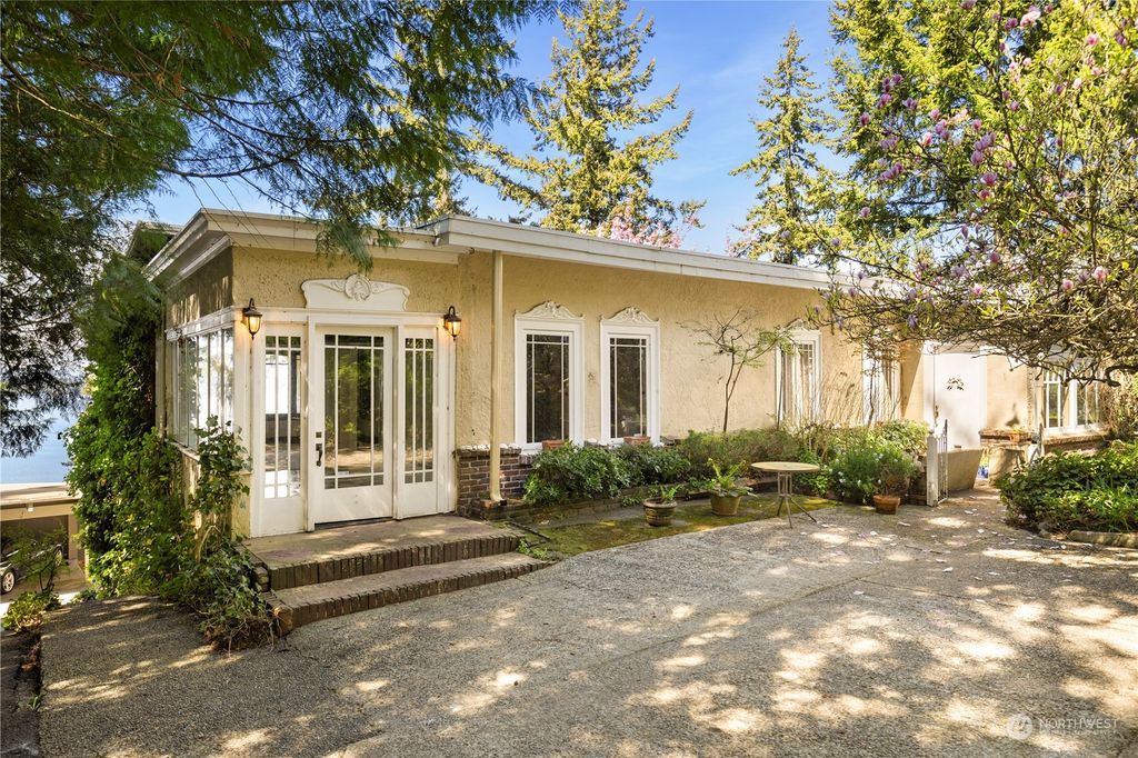 Photo of 14423 25th Avenue SW, Burien, WA 98166 (MLS # 2225359)