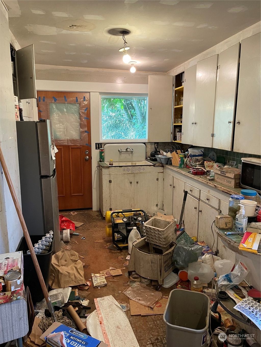 Photo of 9410 39th Avenue S, Seattle, WA 98118 (MLS # 2311126)