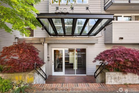 Photo of 5901 Phinney Avenue N #302, Seattle, WA 98103 (MLS # 2531780)