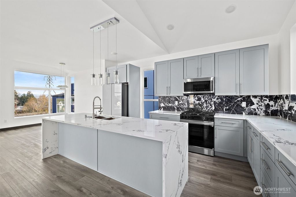 listing image 9361459365813096747