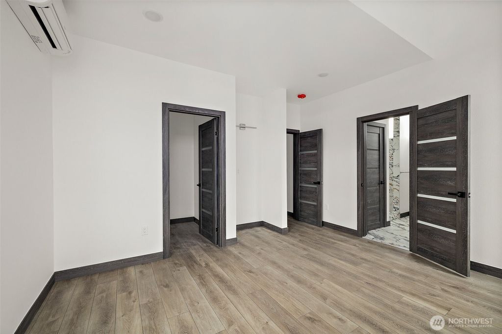 listing image 9360413096840013090