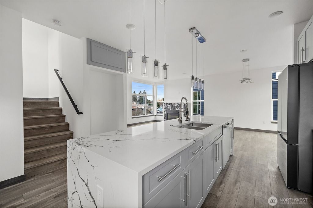 listing image 9368962166645175875