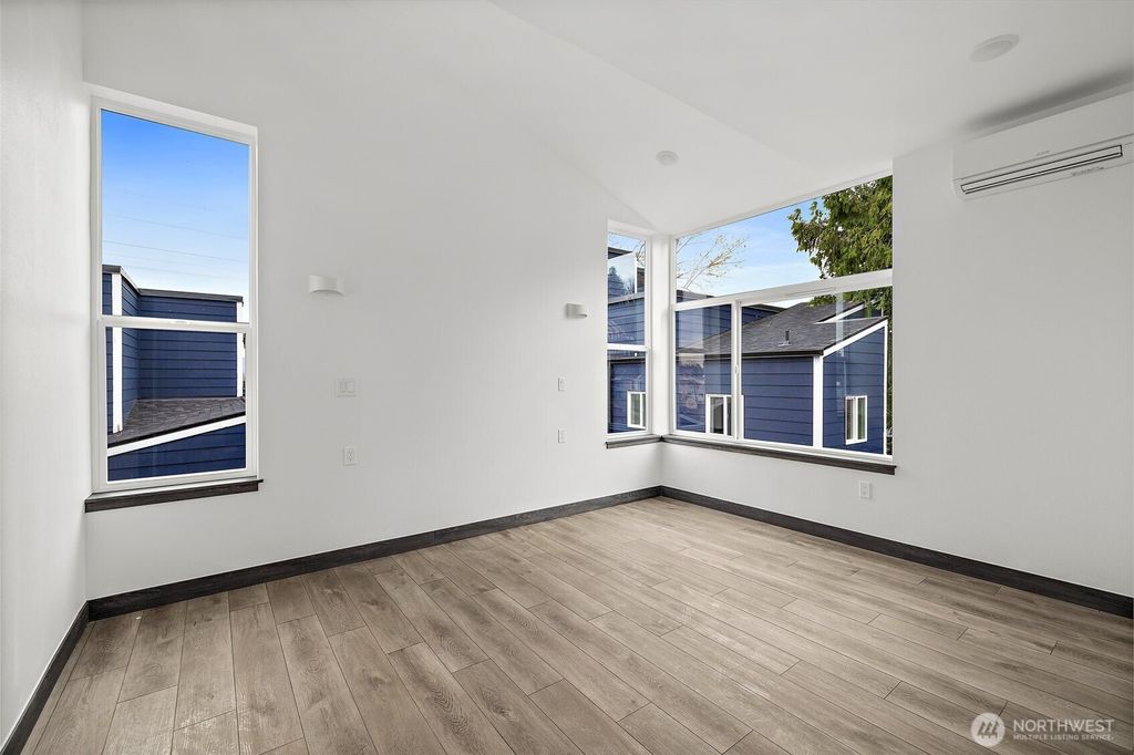 listing image 9367063147679621309