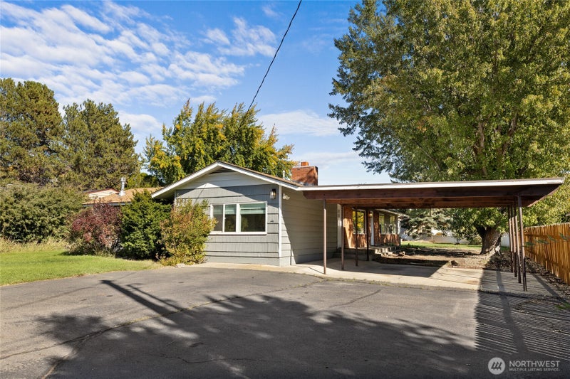 1312 N Brick Road