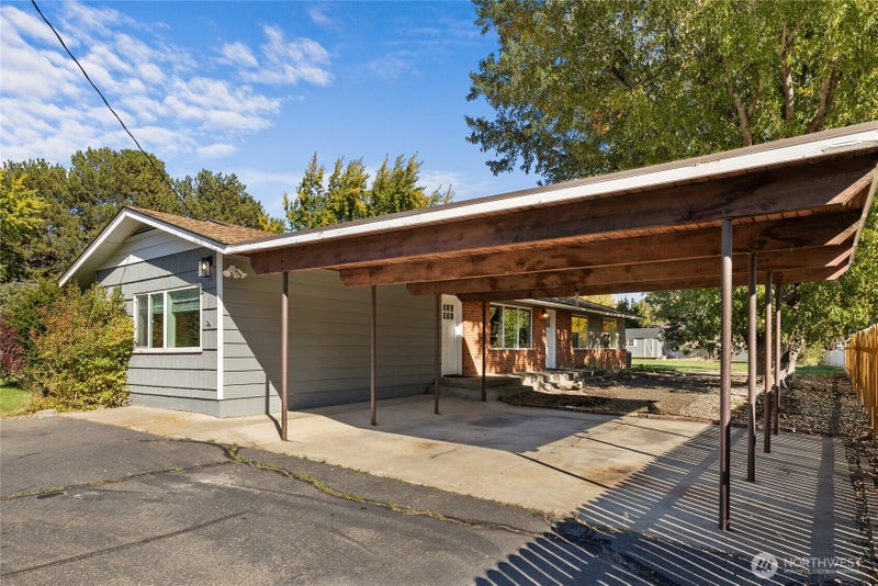1312 N Brick Road