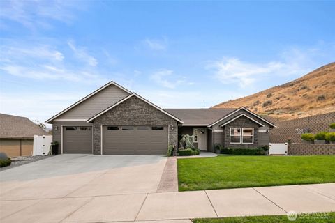 Photo of 1955 Castlerock Avenue, Wenatchee, WA 98801 (MLS # 2436274)