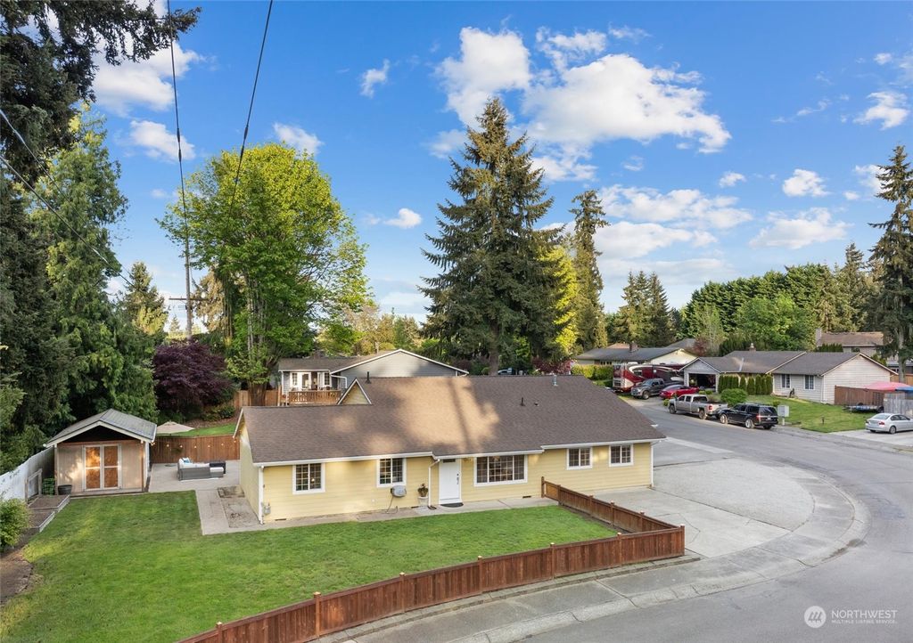 Photo of 13404 NE 70th Street, Redmond, WA 98052 (MLS # 2232016)