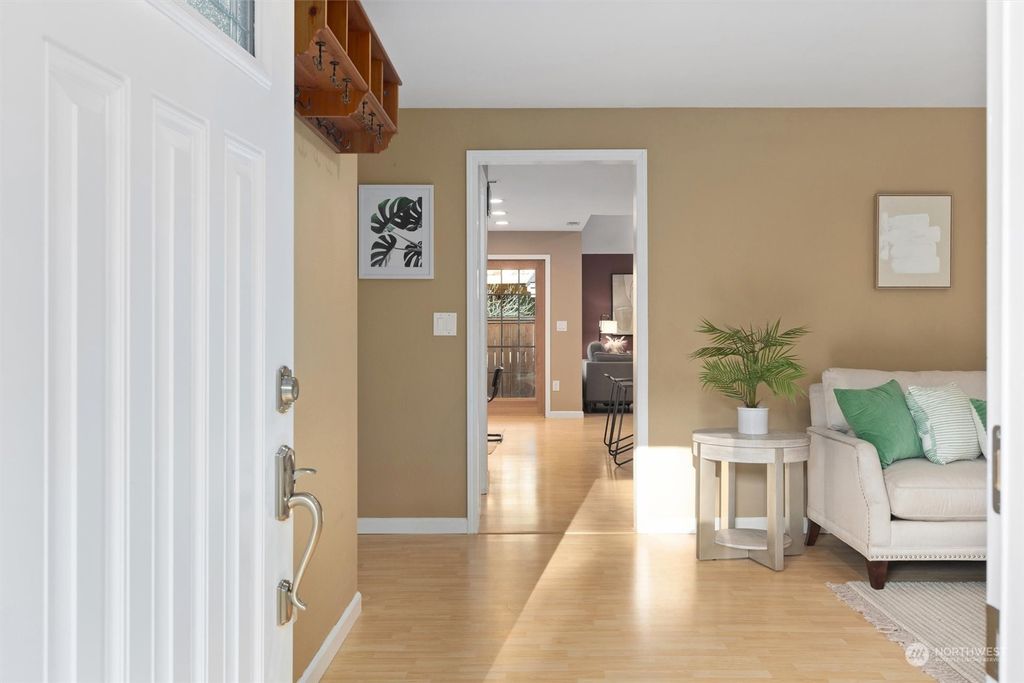 Photo of 13404 NE 70th Street, Redmond, WA 98052 (MLS # 2232016)