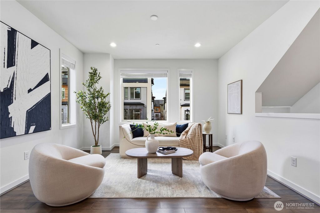 Photo of 924 7th Avenue NE, Issaquah, WA 98029 (MLS # 2485816)