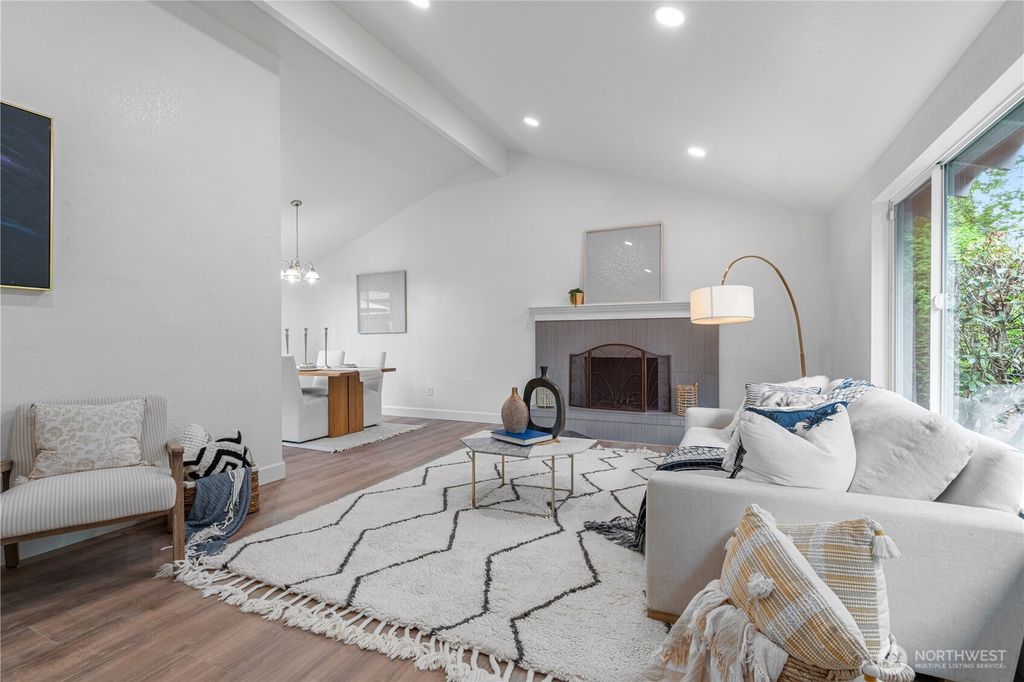 Photo of 11527 113th PL Pl NE, Kirkland, WA 98033 (MLS # 2478075)