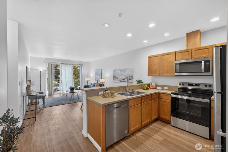 1220 E Columbia Street 202