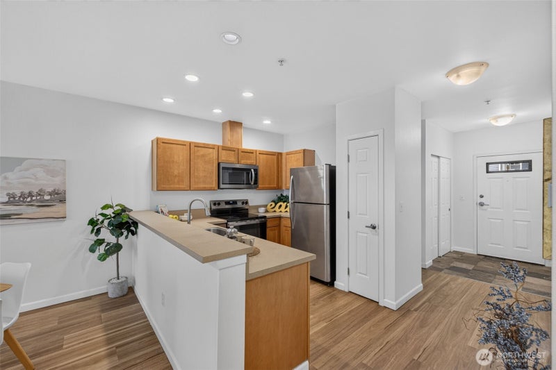 1220 E Columbia Street 202