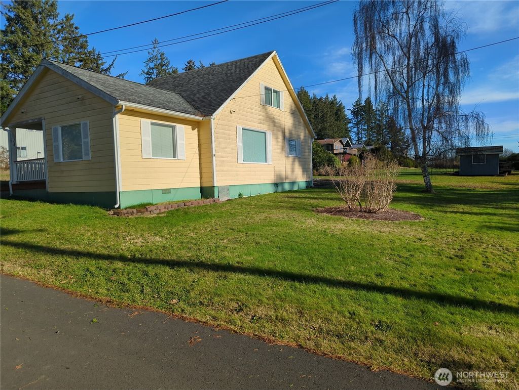 Photo of 1104 Rose Avenue NE, Ilwaco, WA 98624 (MLS # 2461463)