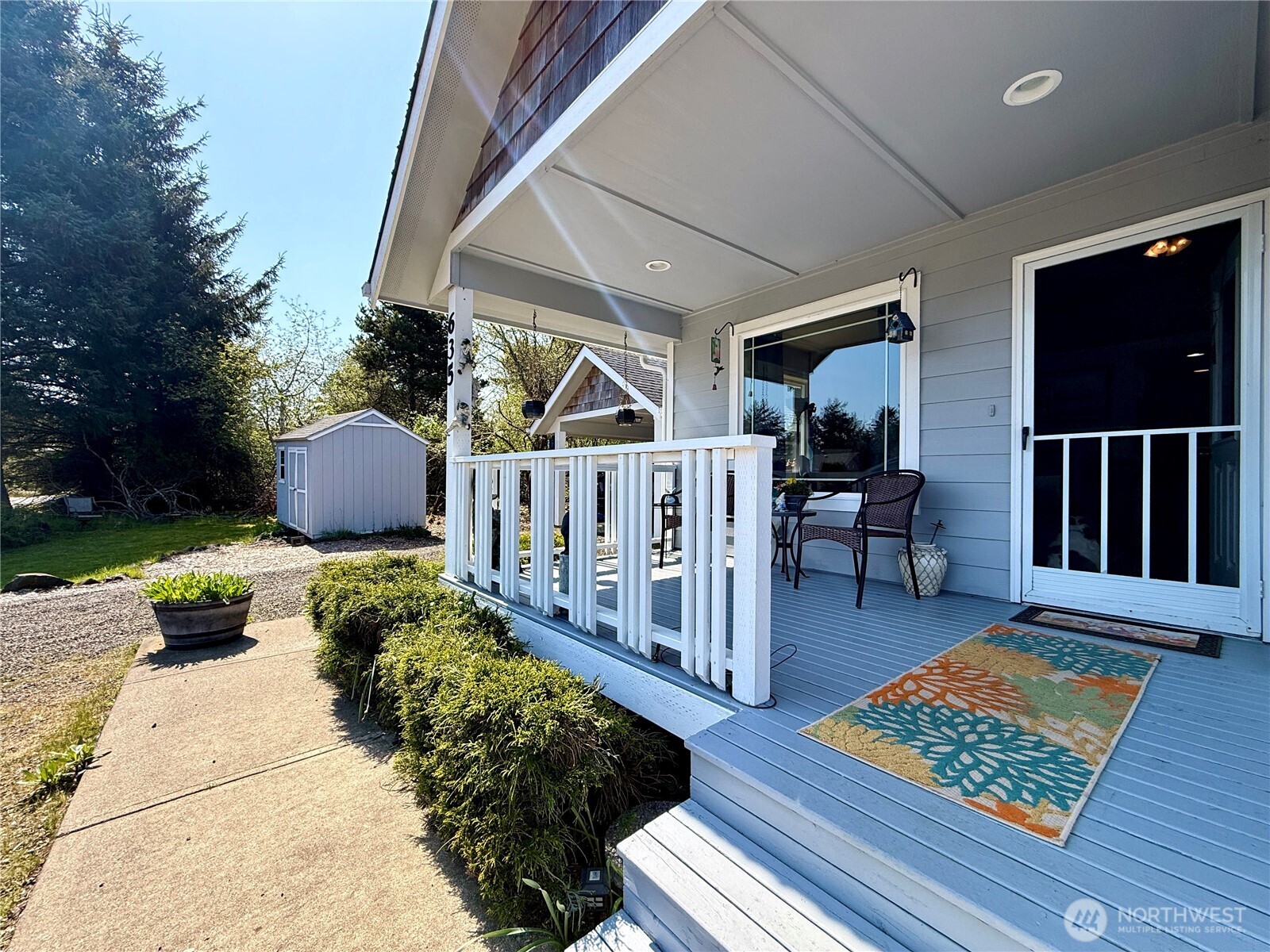 635 Island Circle SE