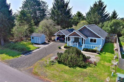 635 Island Circle SE Ocean Shores WA 98569