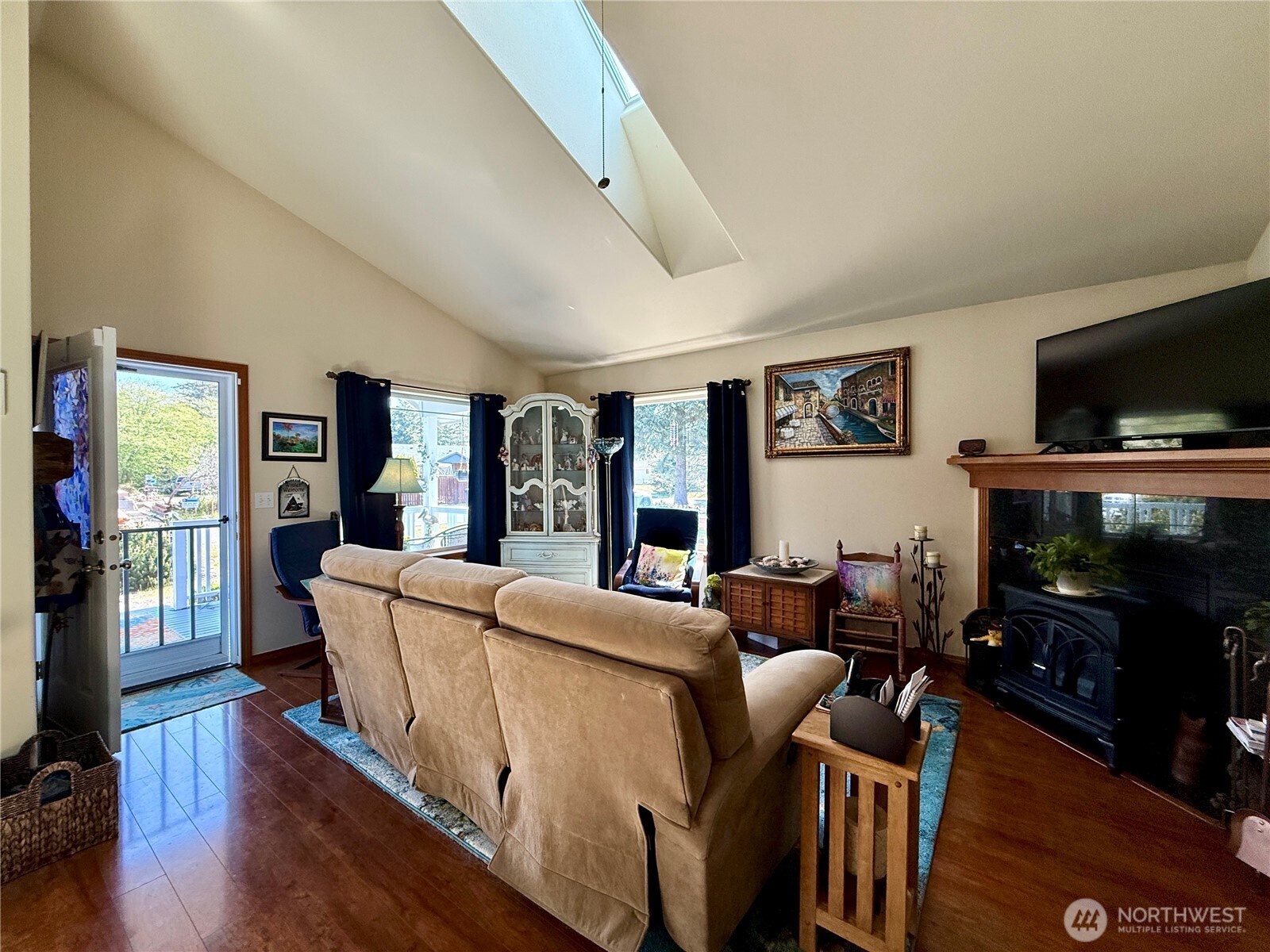 635 Island Circle SE