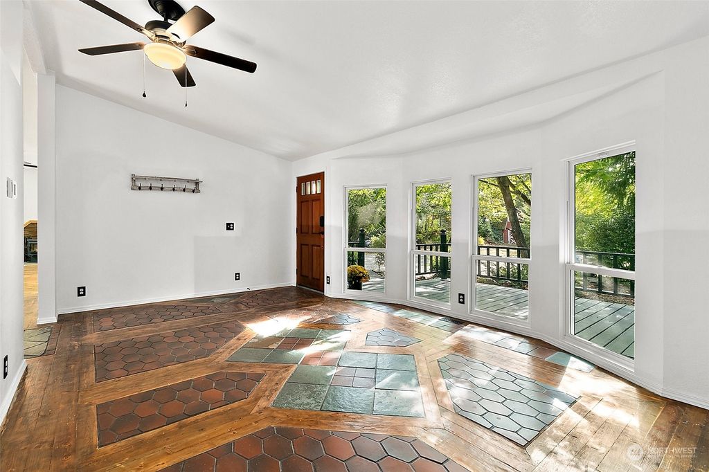 Photo of 33040 E Lake Holm Drive SE, Auburn, WA 98092 (MLS # 2163167)