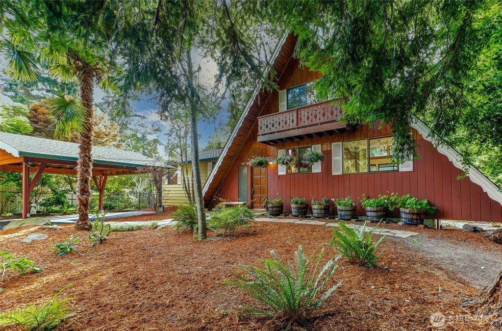 Photo of 18961 Marine View Circle SW, Normandy Park, WA 98166 (MLS # 2445175)