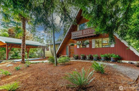 Photo of 18961 Marine View Circle SW, Normandy Park, WA 98166 (MLS # 2445175)