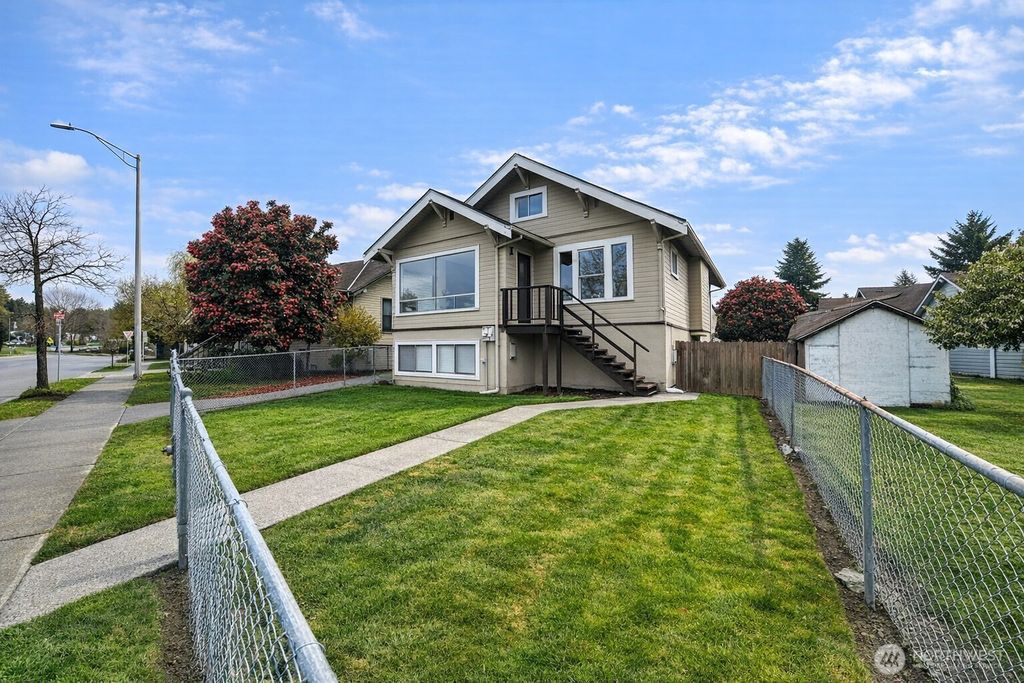 Photo of 813 N 3rd Street, Renton, WA 98057 (MLS # 2493785)