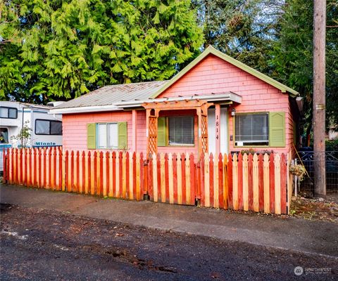 Photo of 1814 Garfield Avenue NW, Olympia, WA 98502 (MLS # 2183712)