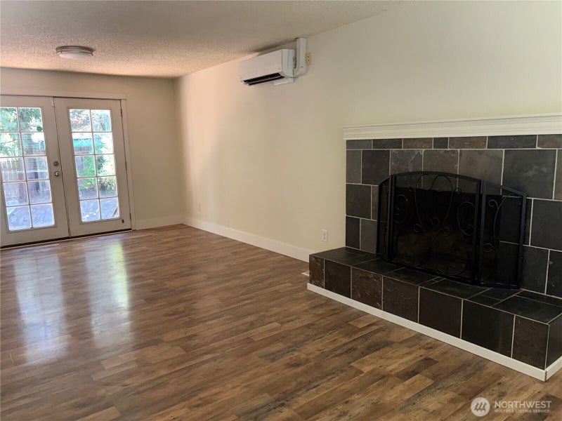 4883 Laura Lane SE