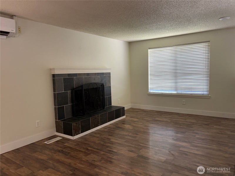 4883 Laura Lane SE