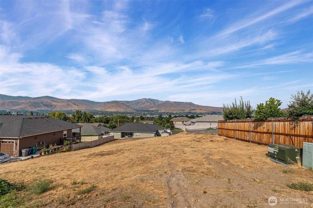 Photo of 554 Bengal Lane, East Wenatchee, WA 98802 (MLS # 2579046)