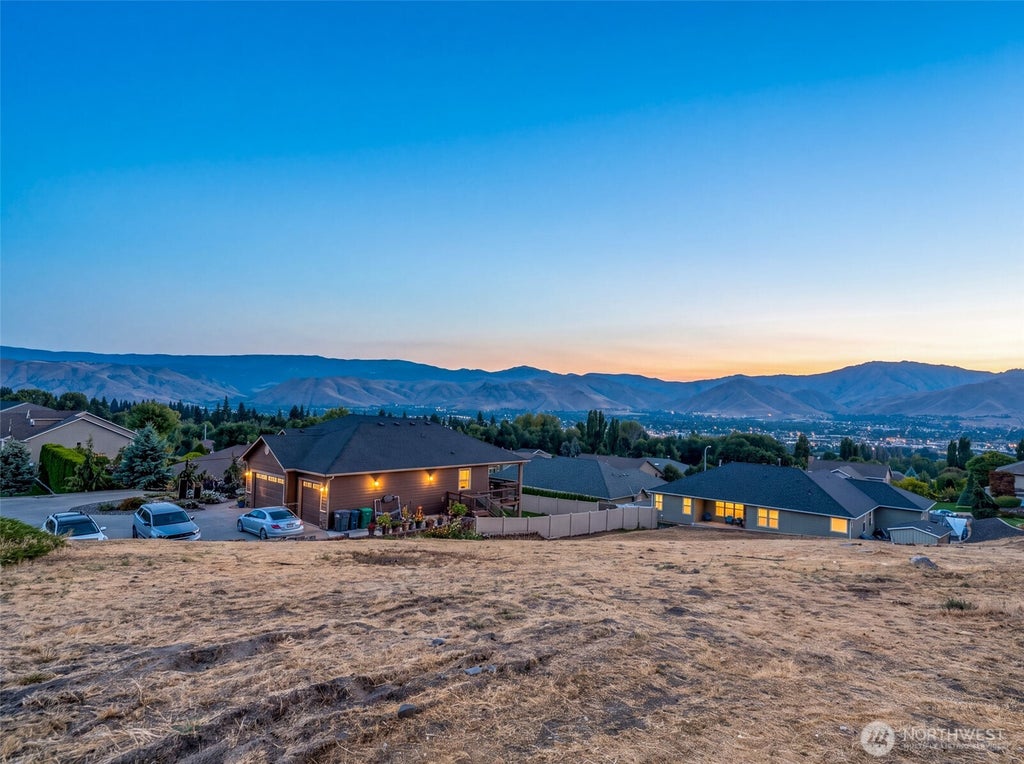 Photo of 554 Bengal Lane, East Wenatchee, WA 98802 (MLS # 2579046)