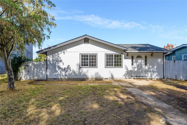 213 E VASHON AVE, PORT ANGELES, WA 98362 - Image f0bd82be058a2eea4c6740599600836e/556805804