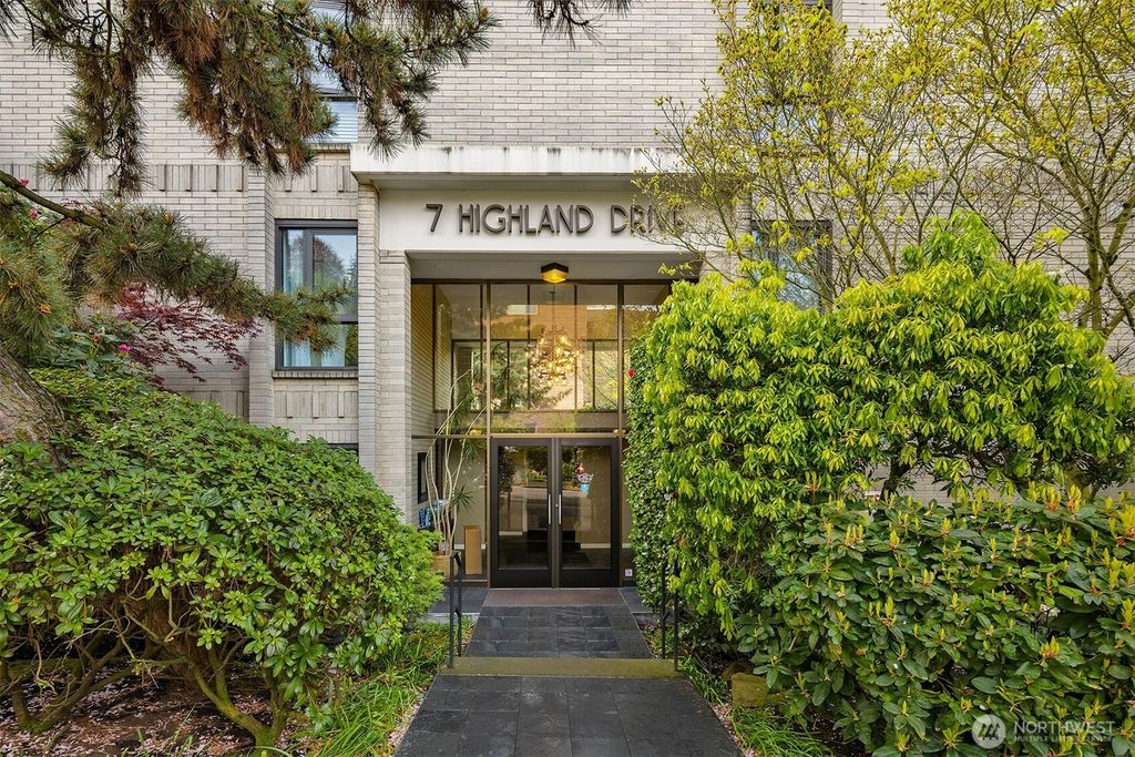 Photo of 7 Highland Drive #101, Seattle, WA 98109 (MLS # 2487038)