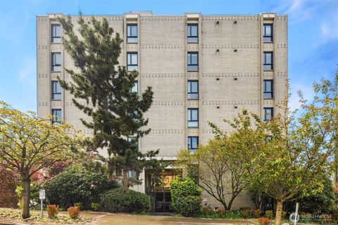 Photo of 7 Highland Drive #101, Seattle, WA 98109 (MLS # 2487038)